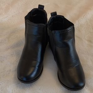 Great Condition: BooHoo Black Slip-on Boots Girl Size 2.5